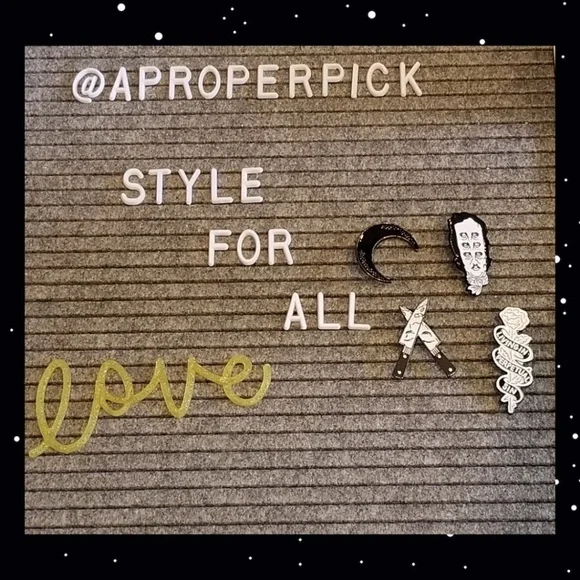 Set of 4 Macabre Brooches/Pins - Picture 2 of 4